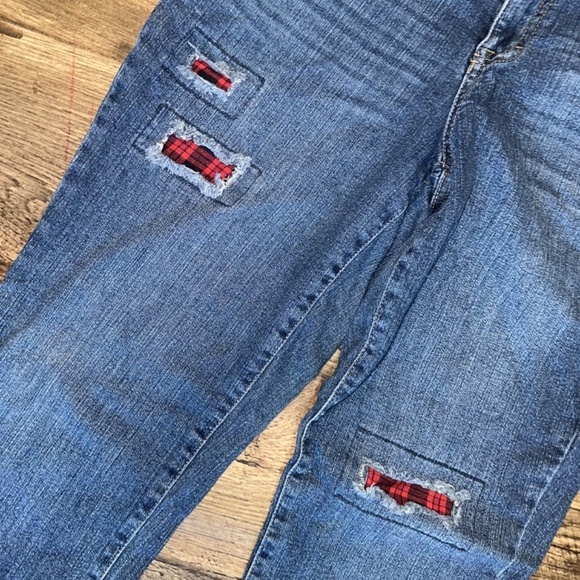 Blue Straight Leg Jeans Mid Rise Red Plaid Patches Women's Size 6 Style & Co - Picture 2 of 12